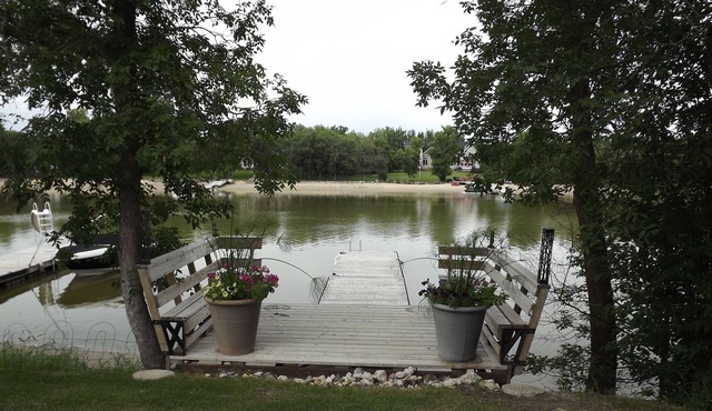 Great place for relaxing, boating, duck\goose hunting, fishing, snowmobiling
