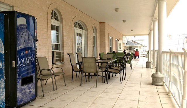 Great Place right on the beach!