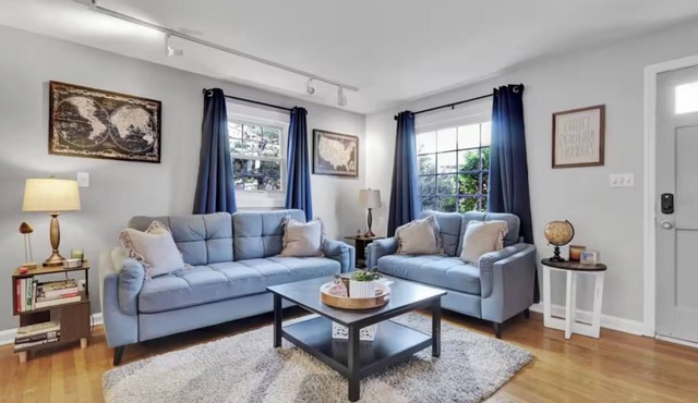 Great place to stay in Alexandria, close to the Metro and parking for two vehicles.