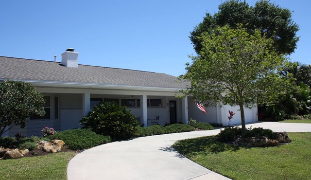 Great pool home in prime location (Golden Beach) on Venice Island ,walk to beach