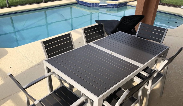 Great pool villa with South facing lakeview !