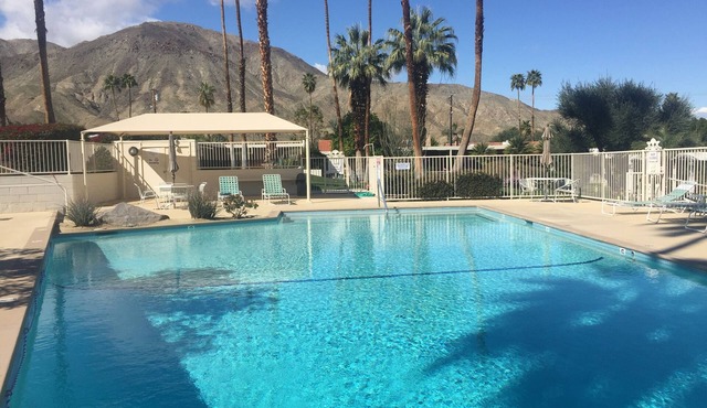 Great Price! Beautiful condo w/Mountains Huge Pool Spa, El Paseo Golf Tennis,