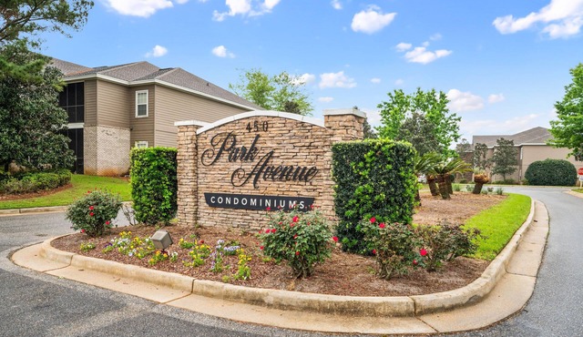 Great Rates! 1st floor, Family Friendly,Close to OWA & FoleySportsPlex!Book Now!