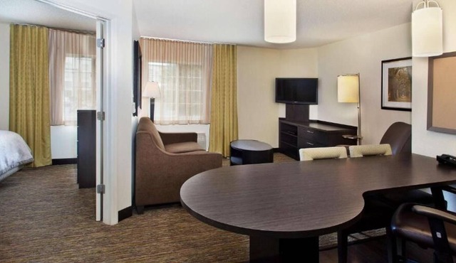 Great Relaxing Overnight Stay! 2 Stylish units near Golf Club Fossil Creek!