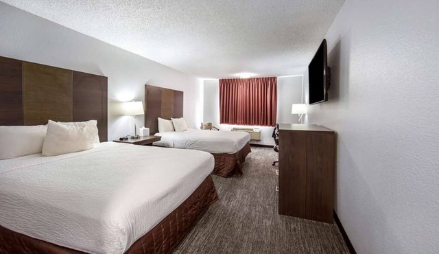 Great Relaxing Overnight Stay! 2 Convenient Units! Near Grants Pass Golf Club!