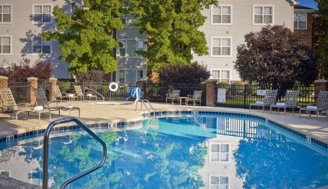 Great Relaxing Overnight Stay! 2 Serene Units, Free Breakfast, Free Parking