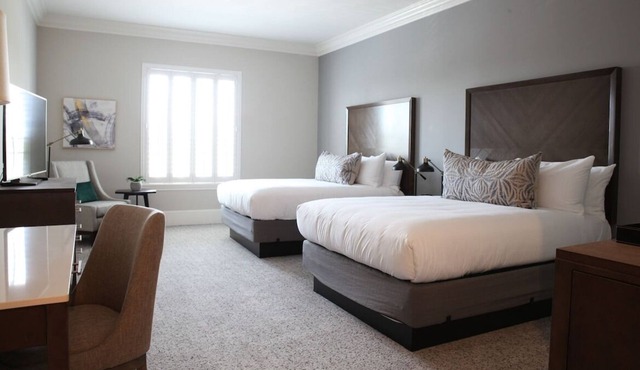 Great Relaxing Overnight Stay! Four Units, Pet-friendly Hotel with Free Parking!