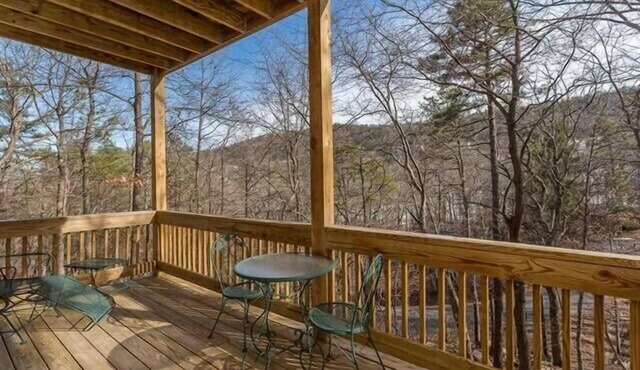 GREAT REVIEWS, GREAT LOCATION, SLEEPS 16!!