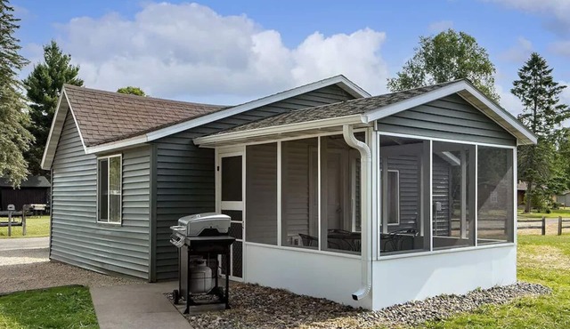 Great River Road Cabin on the Mississippi Backwaters Fox Cabin