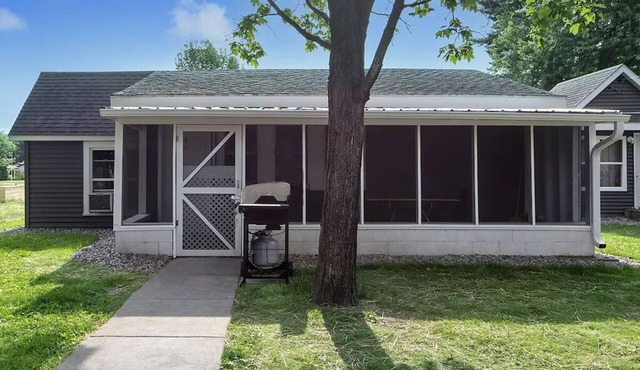 Great River Road Cabin on the Mississippi Backwaters Crane Cabin