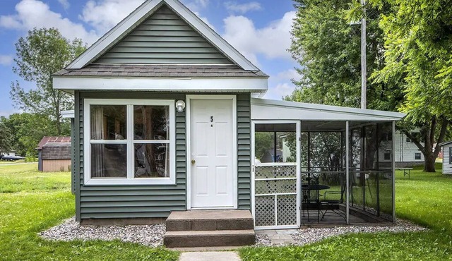 Great River Road Cabin on the Mississippi Backwaters Turtle Cabin