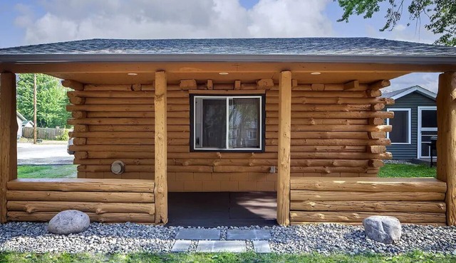 Great River Road Cabin on the Mississippi Backwaters Buck Cabin