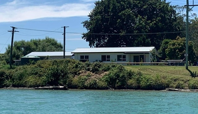 Great river views from this cute modernised and homely cottage!