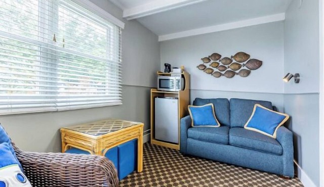 Great room for families, lake views and two bathrooms