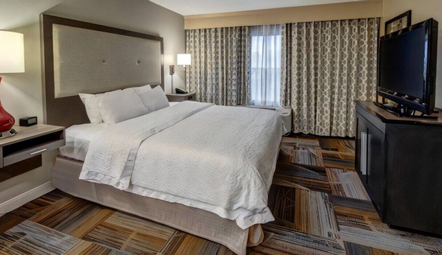 Great Room for Your Romantic Escape! Pool, Gym