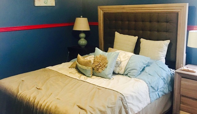 Great room near NSU in a safe & quiet community