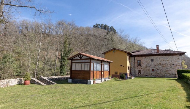 GREAT RURAL ACCOMMODATION FLOREU DE REMIS FOR FAMILYS AND GROUPS