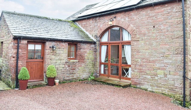 Great rural location away from the honey pot areas with lovely views of the countryside and up to th