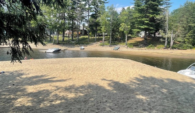 Great Sacandaga Lake 4 Season Cabin - Leaf Peeping Availability!