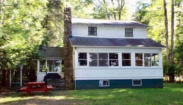 Great Sacandaga Lake 5BR Cottage with Direct Waterfront, Dock, Swimming Platform