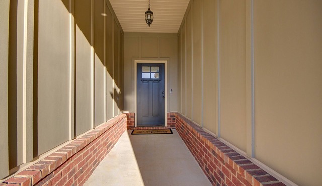 Great secure and very peaceful place Only 12 miles from the airport