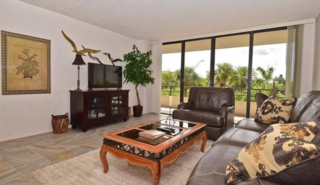 Great Siesta Key Location with Deeded Beach Access at The Anchorage 308
