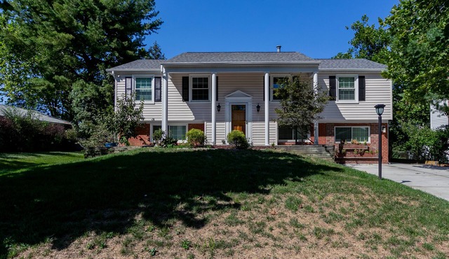 Great single family house near multiple stores and shopping centers