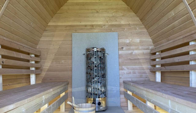 Great space in the countryside with pool & sauna