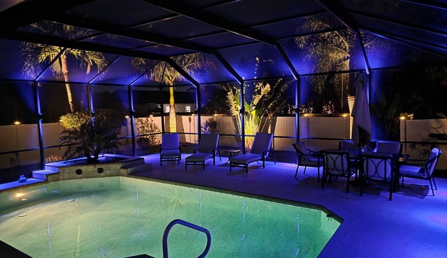 GREAT SPECIALS! Amazing Pool Oasis, Close 2 Beach, FREE Bikes, Amenities