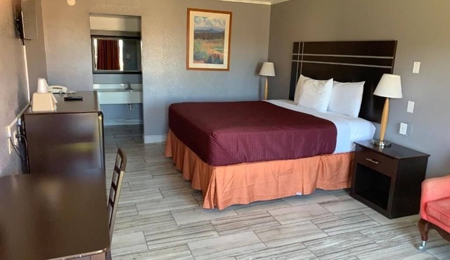 Great Stay Near Top Attractions – Room Near Beeville Country Club – 2.7 mi away