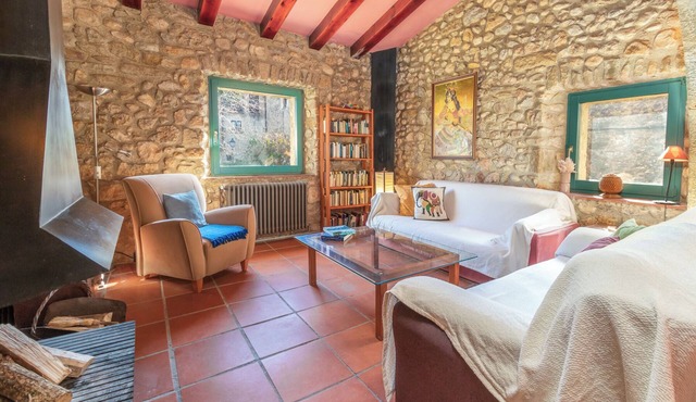Great stone house in Alt Emporda