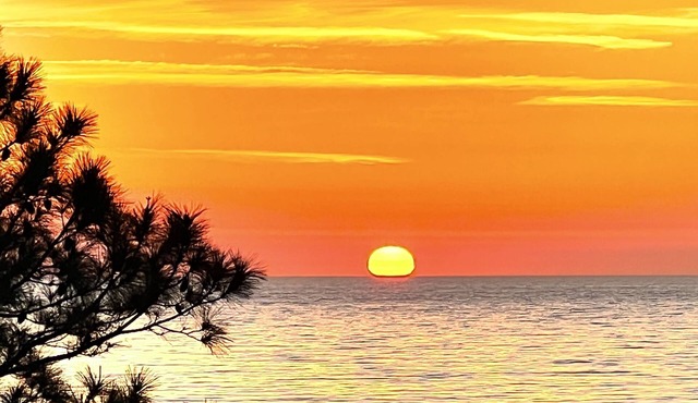 Great sunrise view from dining area and decks. Easy beach access.