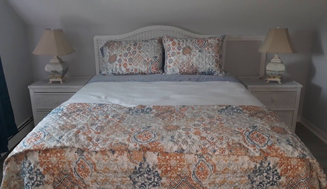 Great sunsets and winery at the end of the street , and only 20 min.to SH beach