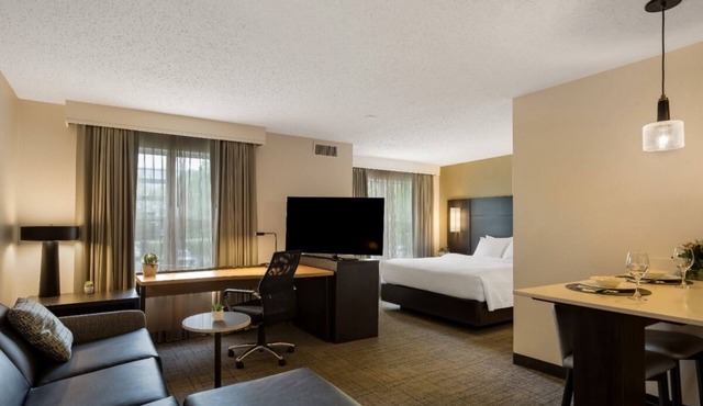 Great Swamp National Wildlife Refuge! Full Kitchen, Free Breakfast, Indoor Pool!