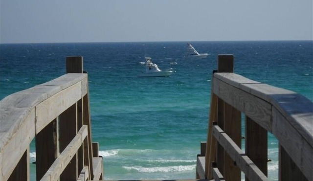 Great Tarpon Getaway Sleeps 8,Pet Friendly,Steps to the Beach