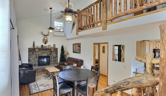 Great Terry Peak location with hot tub & garage