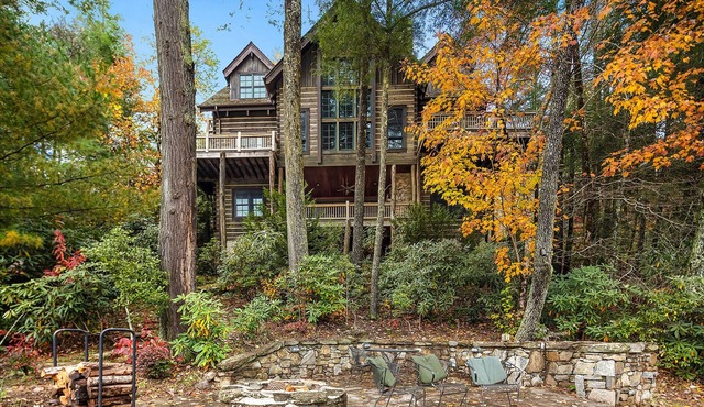GREAT time for an Escape to Nature's Elegant Lakeside Mountain Retreat 6br/8bath