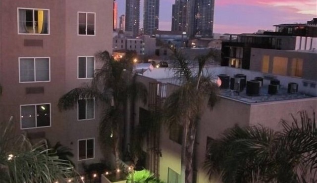 Great Top-Floor Condo Heart of Little Italy -Secure Parking