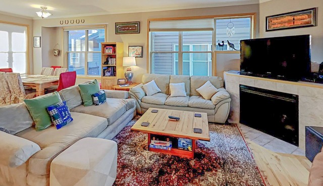 Great townhome w/private hot tub with 2 living areas.