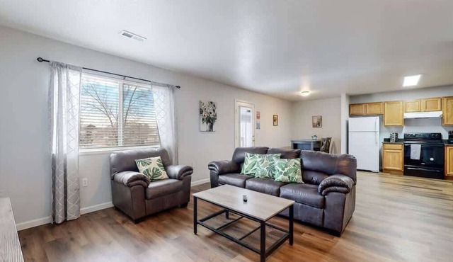 Great Two King Bed Rooms Near Airport Ideal Stay!