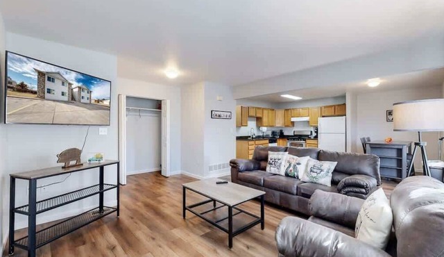 Great Two King Bedroom Spot Close to the Airport