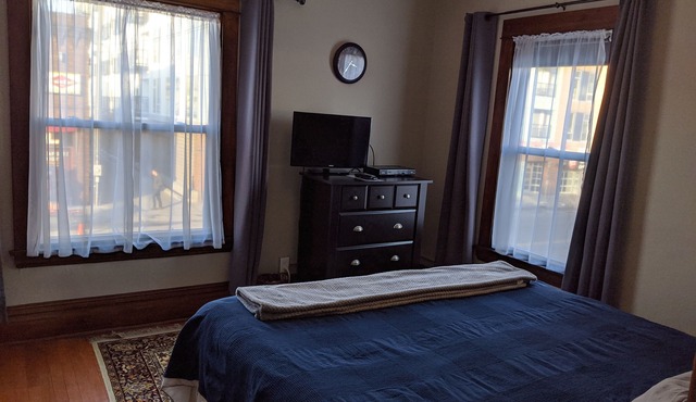 Great Uptown Apartment! Great Location!