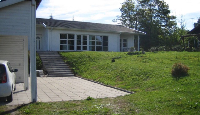 Great vacation home for 2 families, 2 bathrooms, 4 bedrooms close to the water