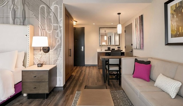 Great Vacation Awaits! 3 Relaxing Units, Free Breakfast, Indoor Pool!