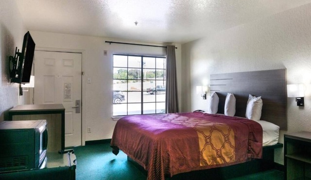 Great Value Stay Near Wonderland Mall & River Walk w/Parking