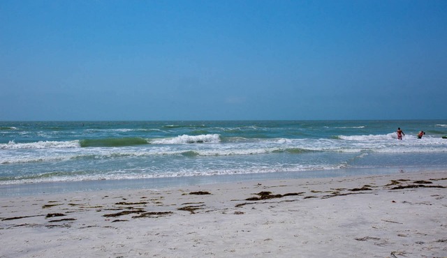Great Value! Steps to Beach - Large Patio Area ~ Heated Pool ~ Free Parking - Ground Floor Condo
