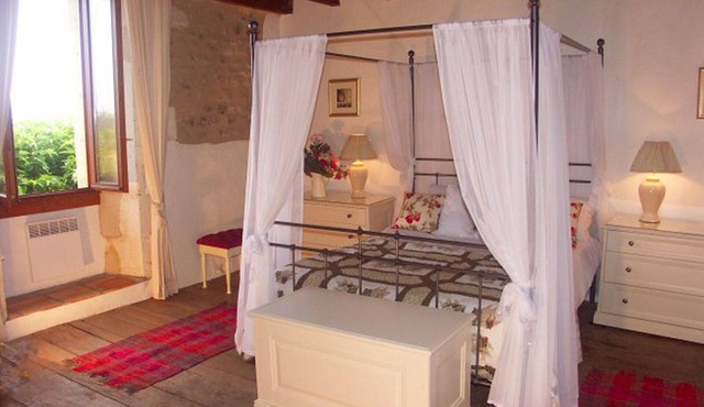 GREAT VALUE, stunning Views, large pool nr Aubeterre- Charente Dordogne border