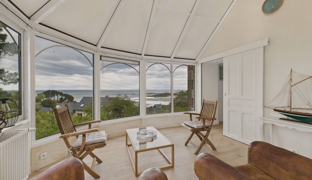 Great View - House for 6 - 650m to Beach