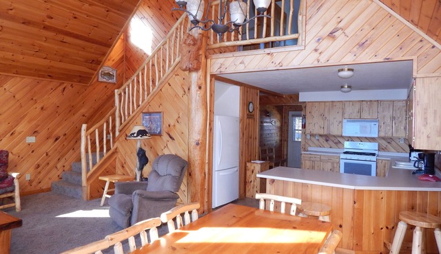 Great View of the bay! 5 bedroom , 3 bath cabin, large deck