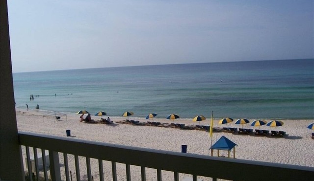 Great Views! Beach Chairs! Low 2'nd Floor!